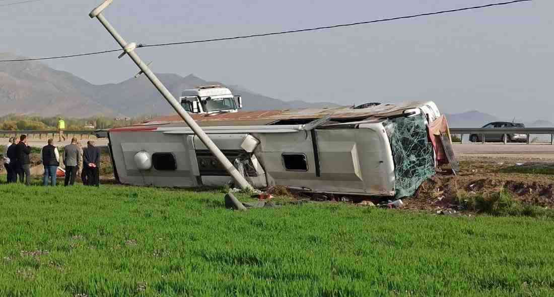 Gevaş İlçesinde Korkutan Kaza Van-Bitlis kara yolunda sabah saatlerinde meydana