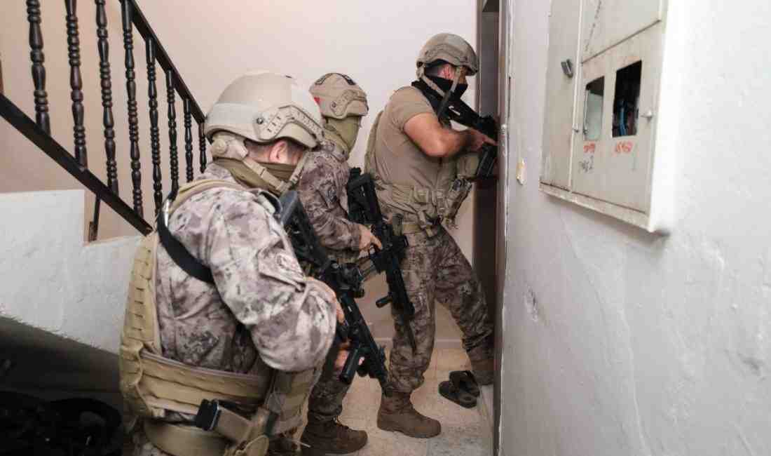 Mersin Merkezli 4 İlde Bahis Operasyonu: 33 Gözaltı, 9 Tutuklama Yasa Dışı Bahis Şebekesine DarbeMersin İl Emniyet Müdürlüğü Siber Suçlarla
