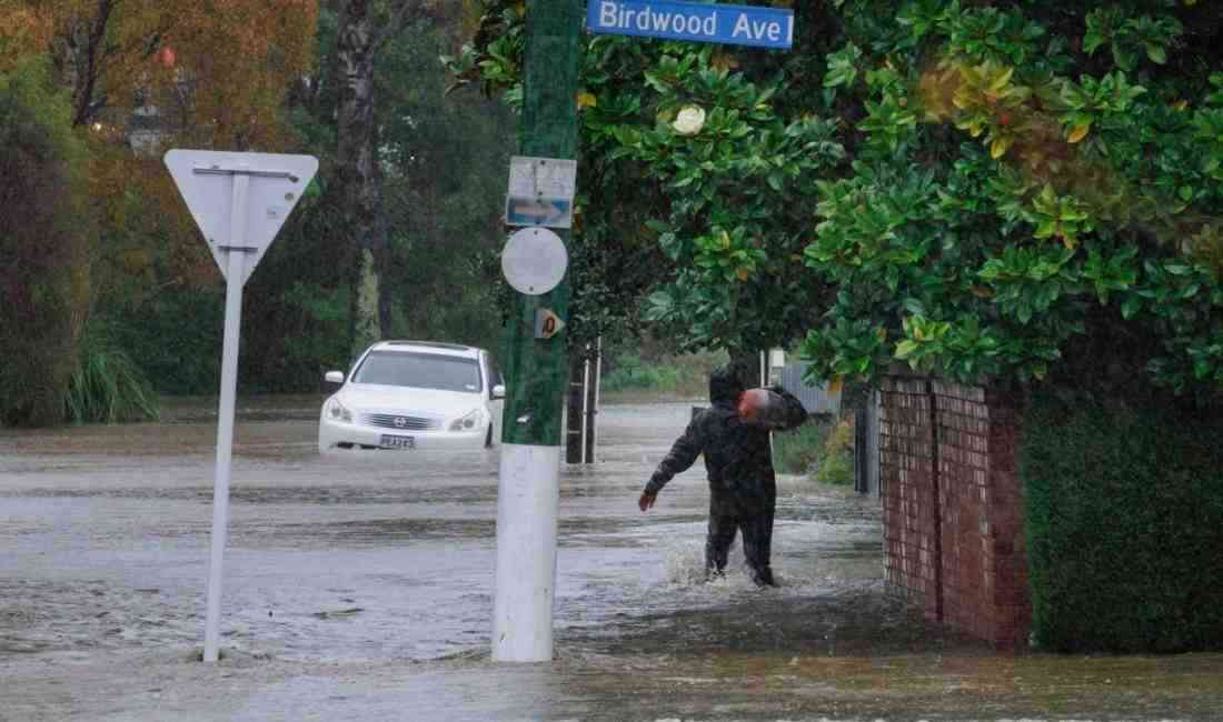Yeni Zelanda, son günlerde etkili olan şiddetli yağış ve fırtına