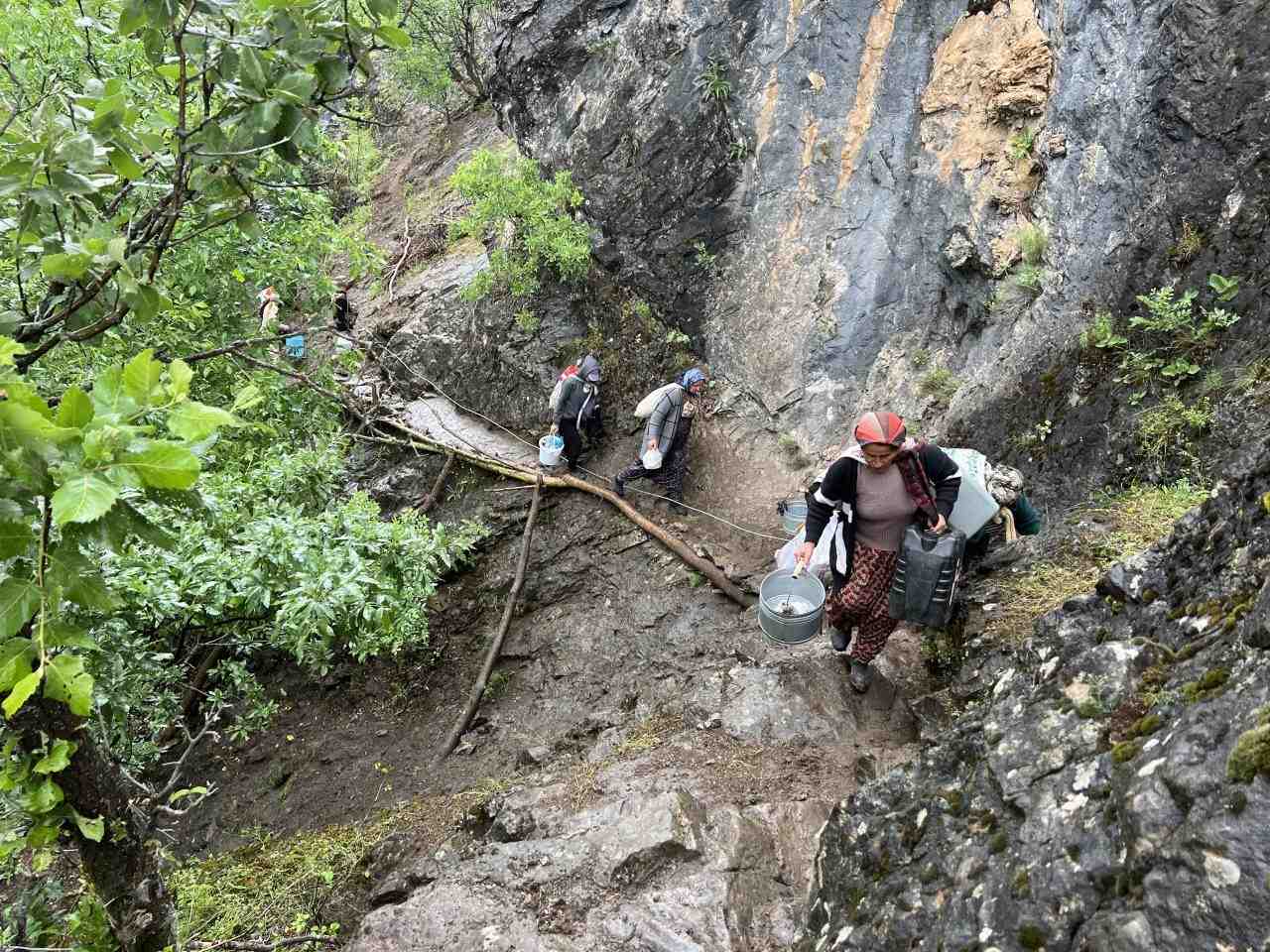 Kadınlar Hem Üretiyor Hem Aile Ekonomisine Katkı SağlıyorHakkari’nin Yüksekova ilçesinde
