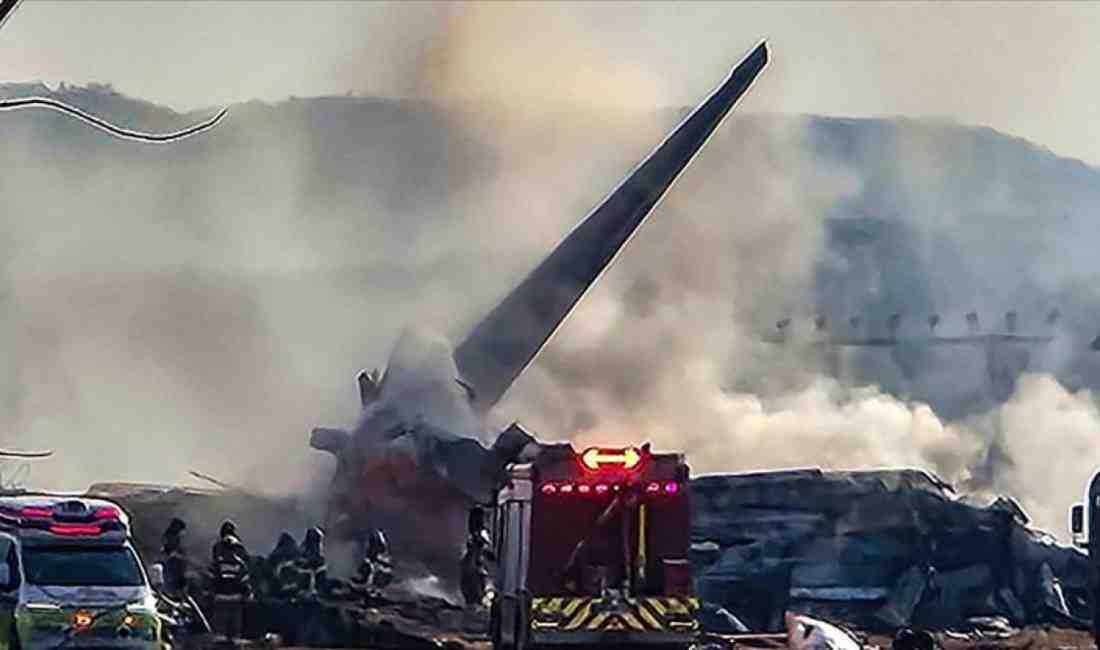 Hindistan’ın Ahmedabad kentinde, Air India’ya ait bir yolcu uçağı kalkıştan