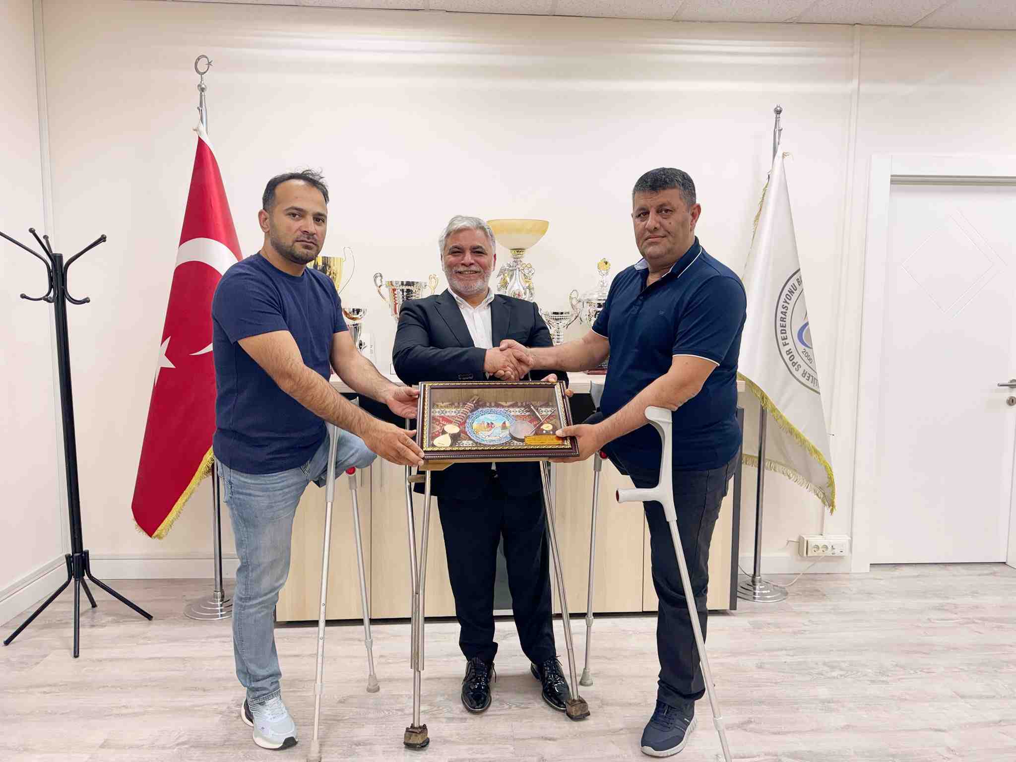 Azerbaycan Ampute Futbol Federasyonu Başkanı Elnur Sadiqov ve Neftçi Ampute