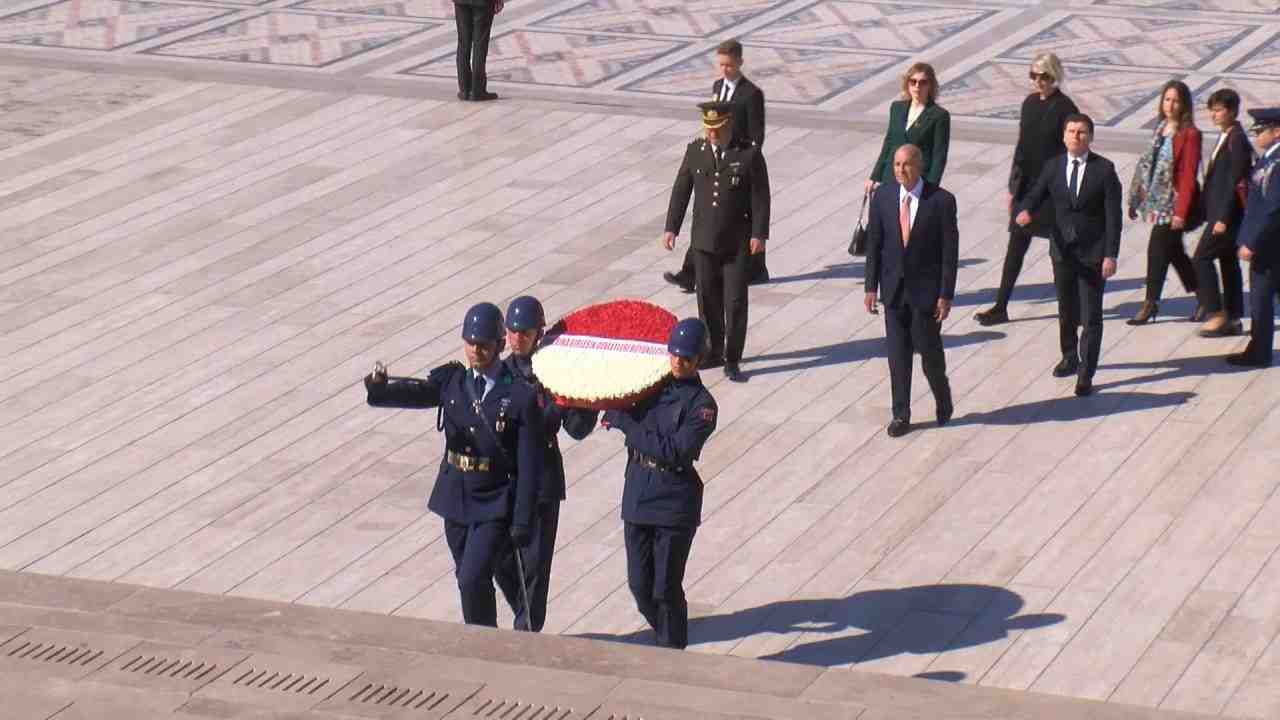 Büyükelçi Barrack, Anıtkabir Özel Defteri’ne Duygusal Mesaj Yazdı ABD’nin Ankara