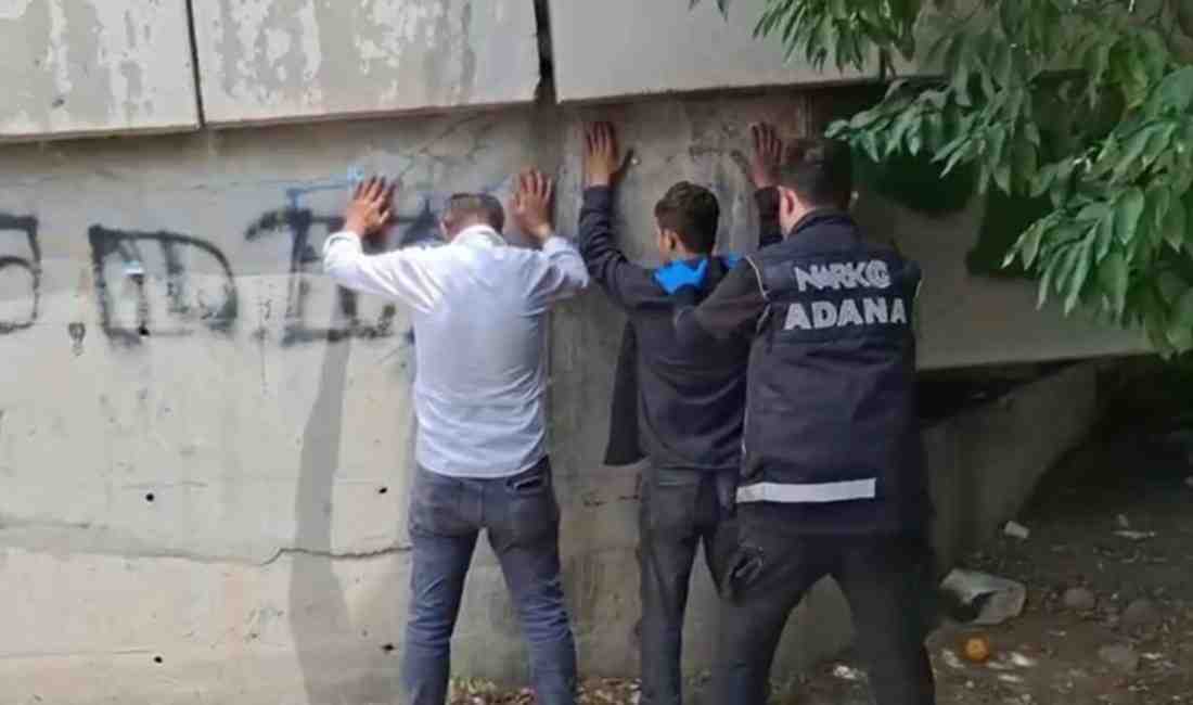 Park, Bahçe ve Köprü Altlarında DenetimAdana Emniyet Müdürlüğü’ne bağlı Narkotik