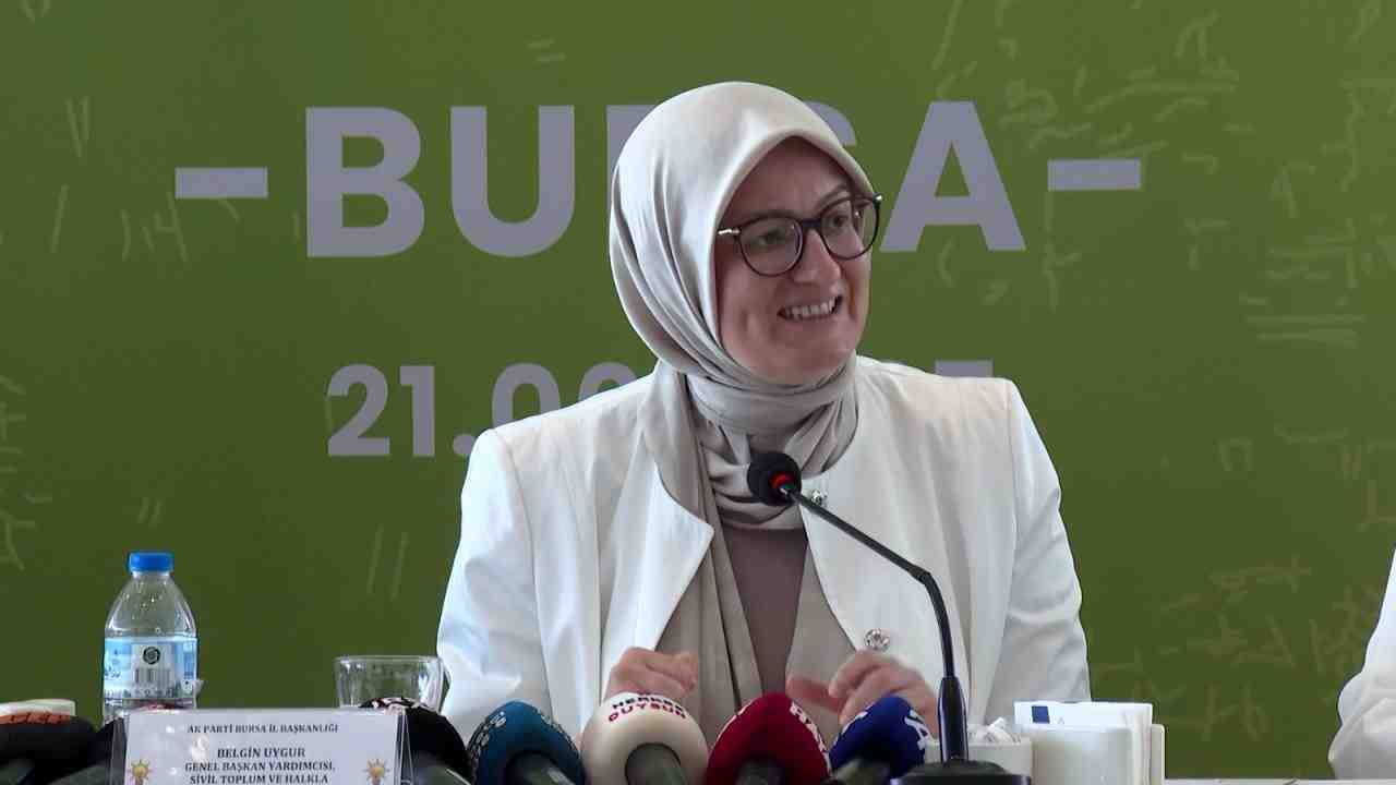 AK Parti Genel Başkan Yardımcısı Belgin Uygur, Bursa’da düzenlenen ‘Bir