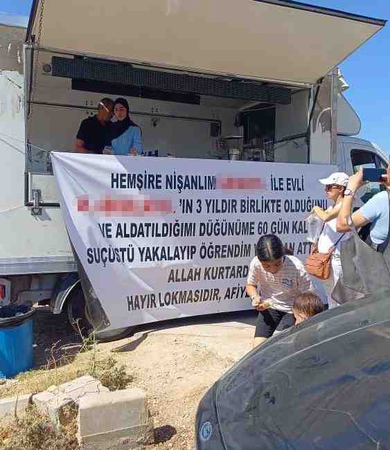 Adana’da bir genç, nişanlısının kendisini aldattığını iddia ederek dikkat çeken