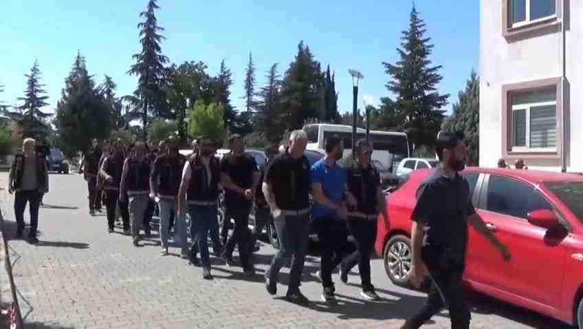 Eş Zamanlı Baskınlarda Silah, Uyuşturucu ve Paraphernalia Ele Geçirildi Amasya’da