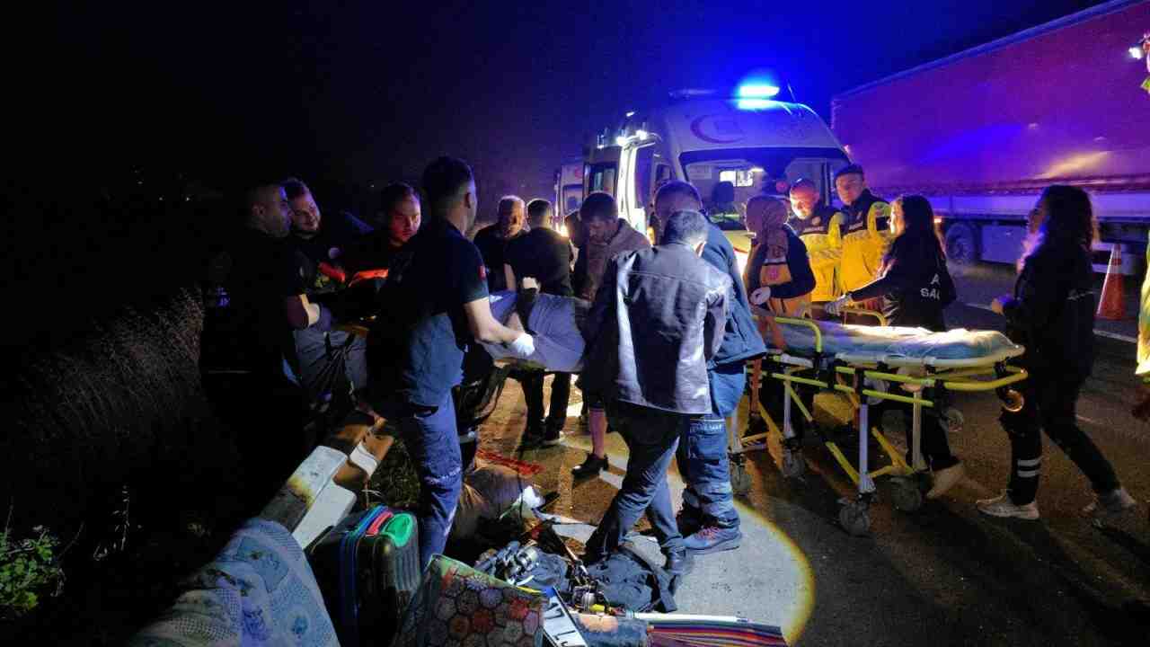 Düzce’de Anadolu Otoyolu’nun Yeşilyayla mevkisinde meydana gelen trafik kazasında 7