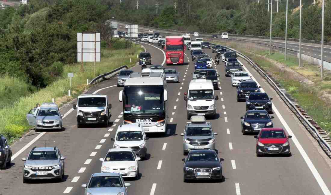 Bolu’da Trafik Durma Noktasına Geldi Kurban Bayramı’nı memleketlerinde geçirmek isteyen