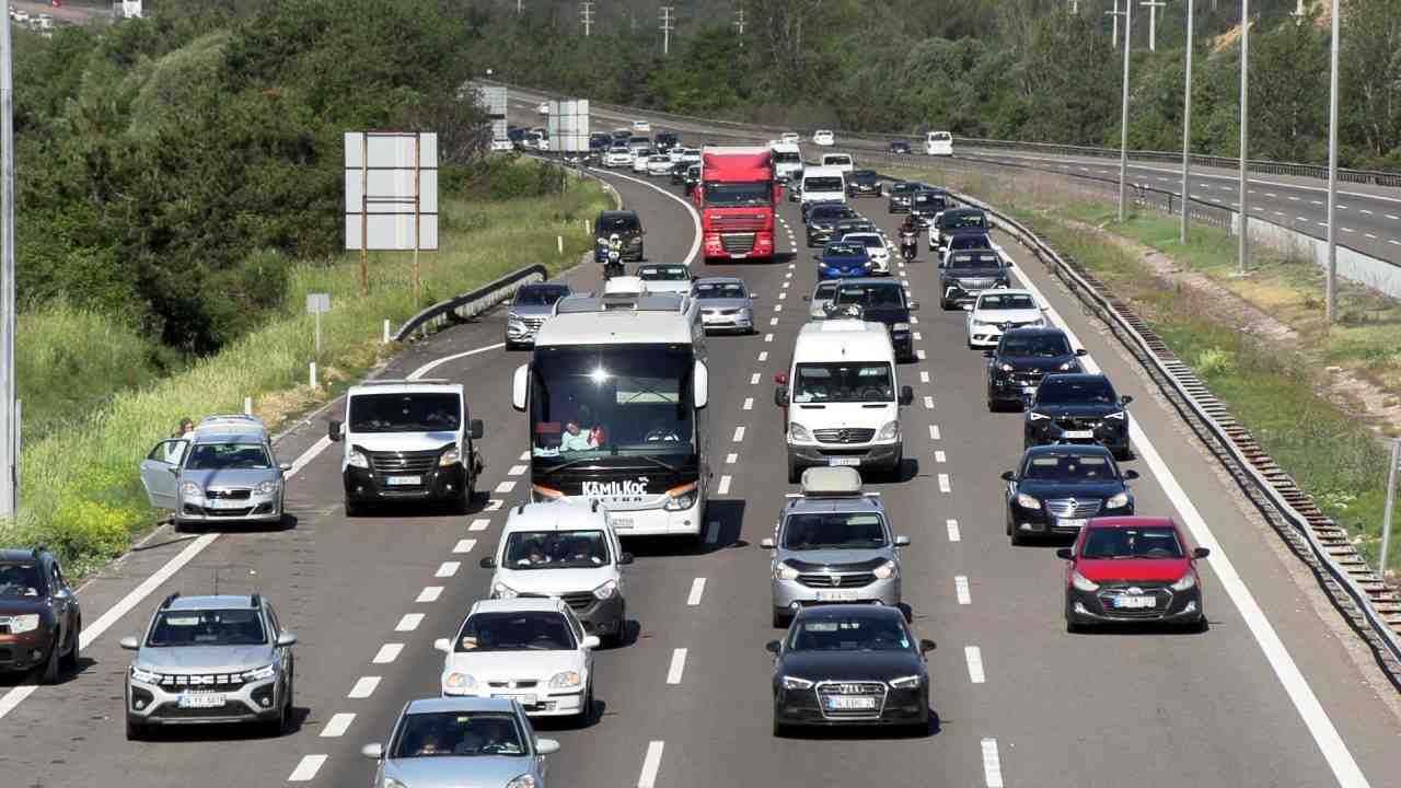 Bolu’da Trafik Durma Noktasına Geldi Kurban Bayramı’nı memleketlerinde geçirmek isteyen