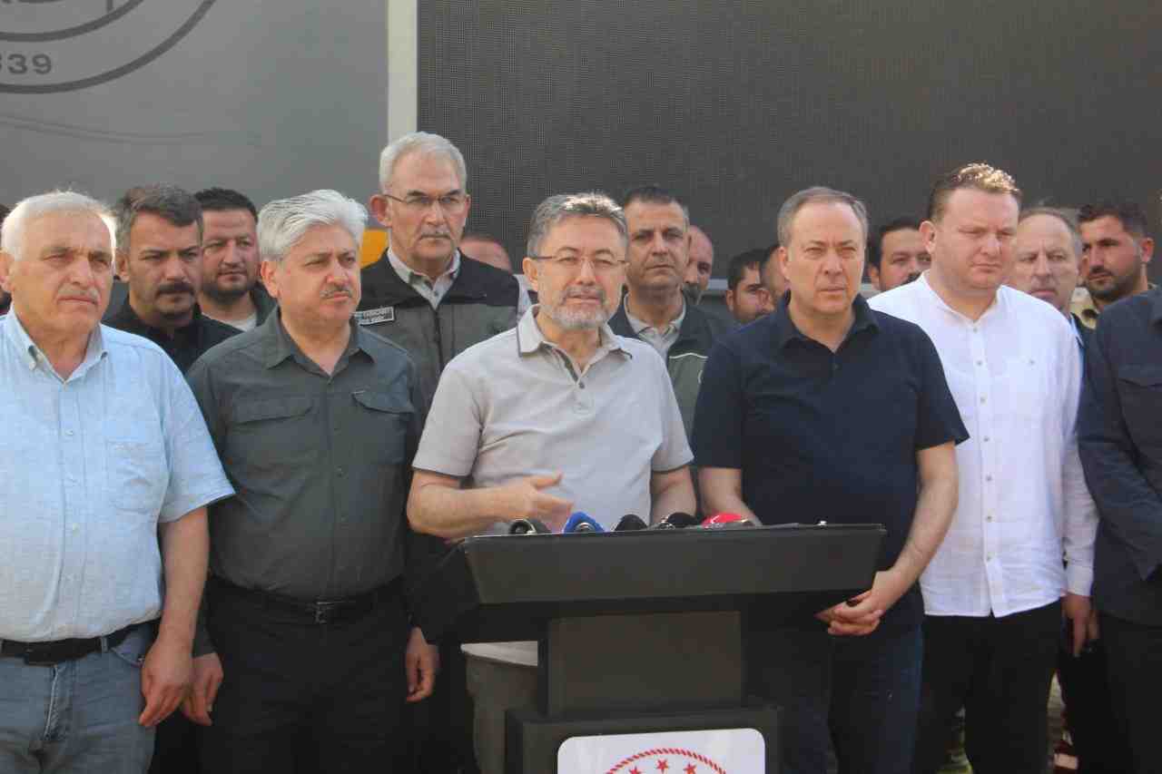 Yangınla Mücadelede Kritik Aşama Geride KaldıTarım ve Orman Bakanı İbrahim