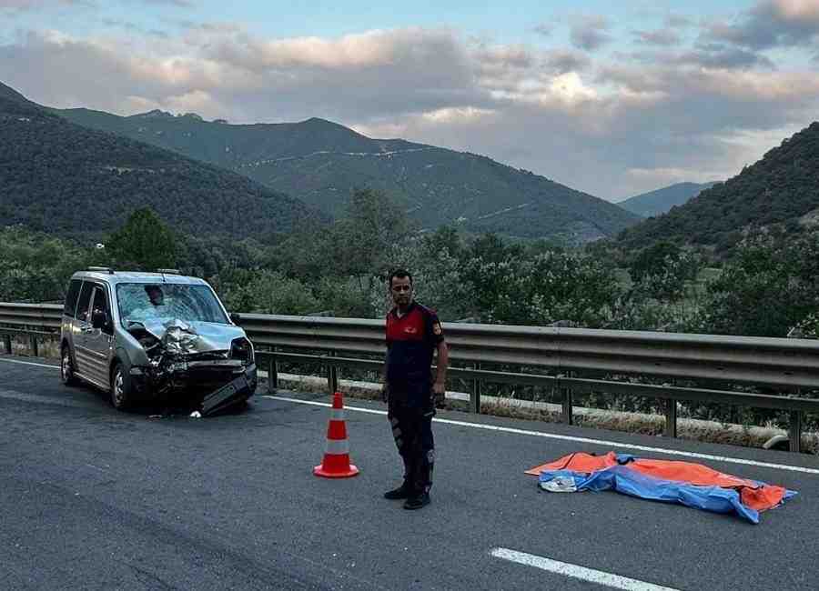 Bilecik-Sakarya Sınırında Feci Kaza: 1 Ölü, 5 Yaralı Ters Yönde Giden Motosiklet Kazaya Neden OlduSakarya’nın Pamukova ilçesi ile