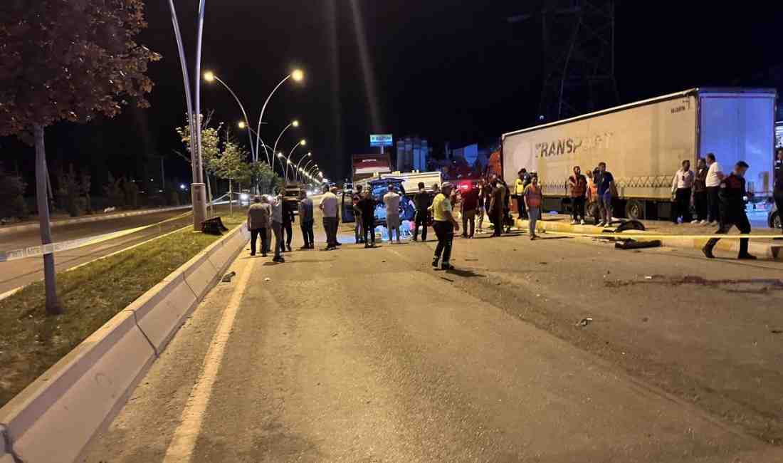 Kursiyerleri Taşıyan Araç TIR’a ÇarptıÇankırı’da polis özel harekât kursiyerlerini taşıyan
