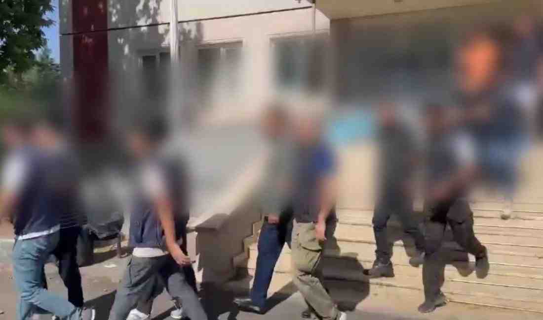 Araç Kiralama Sitesi Görünümlü Tuzak: 330 Milyon TL’lik Dolandırıcılık Ağı Çökertildi Diyarbakır Merkezli Operasyon 6 İlde Eş Zamanlı Gerçekleştirildi Diyarbakır Emniyet