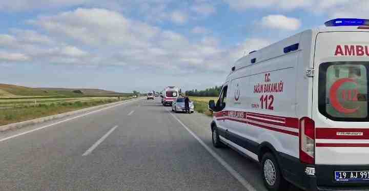 Şarampole Devrilen Minibüs FaciasıÇorum’un Alaca ilçesinde, düğünden dönenleri taşıyan bir