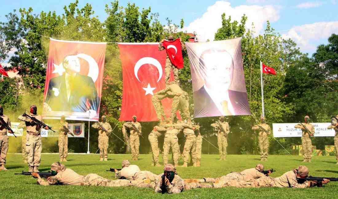 Komando Gösterileri Büyük İlgi Gördü Jandarma Teşkilatı’nın 186. kuruluş yıl