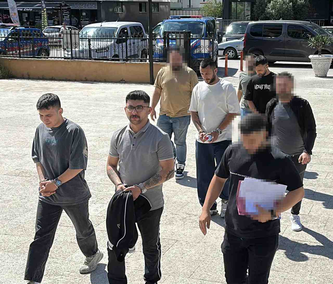 Yurt Dışına Kaçmak Üzereyken YakalandılarEdirne’de polis ekiplerinin düzenlediği operasyonda, yurt