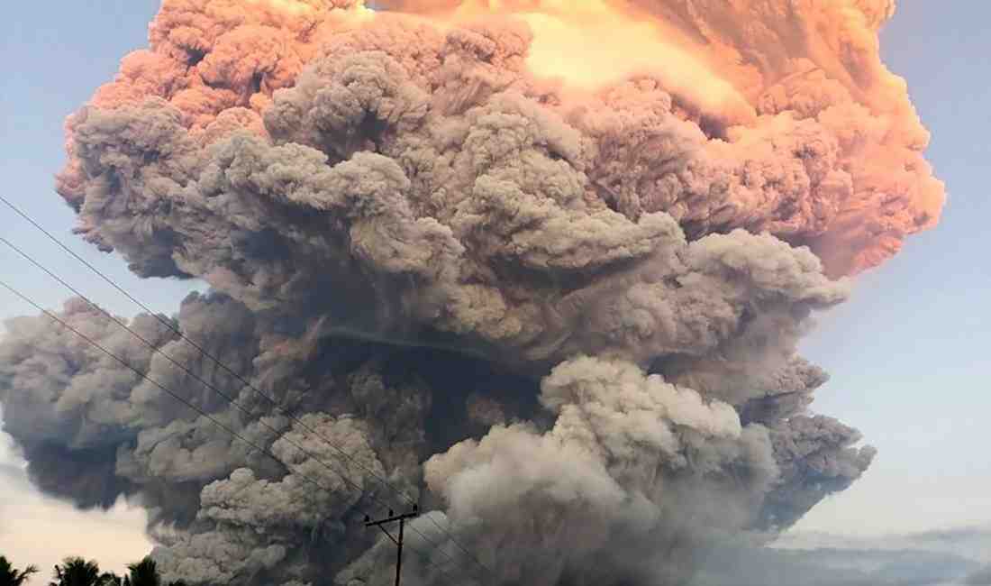 Lewotobi Laki-Laki Yanardağı PatladıEndonezya’nın Doğu Flores bölgesinde bulunan Lewotobi Laki-Laki