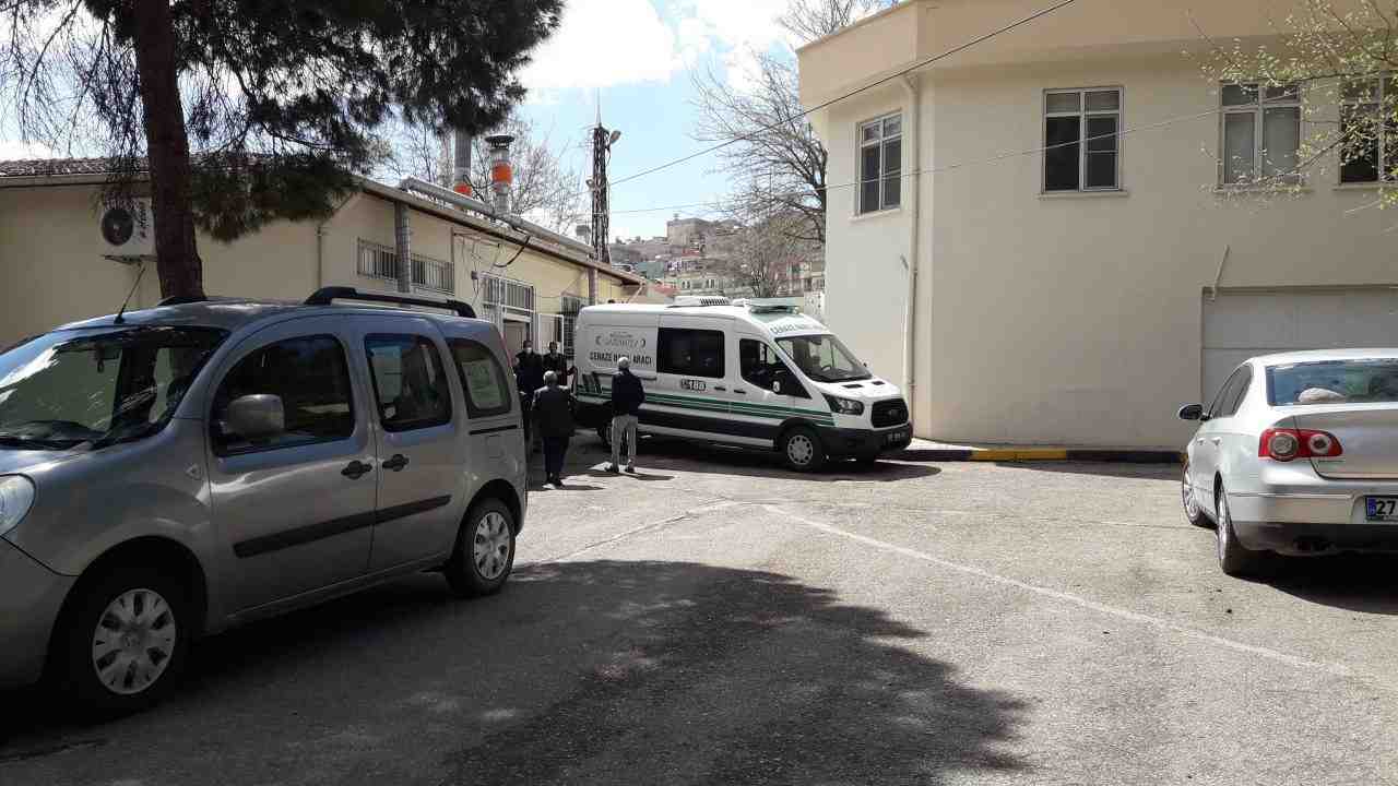 Kilitli Odada Cansız Bedene UlaşıldıGaziantep’in 75’inci Yıl Mahallesi’nde yaşanan trajik