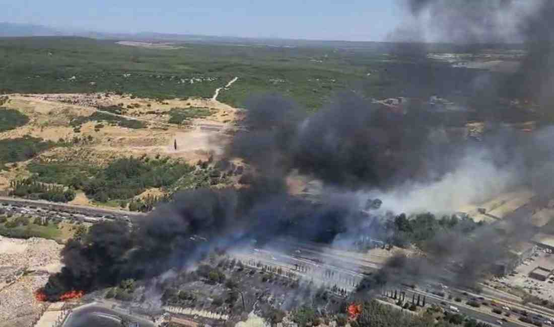 Gaziemir’deki Yangın Ormana Sıçradı, Alevler Siteleri Sardıİzmir’in Gaziemir ilçesinde bir