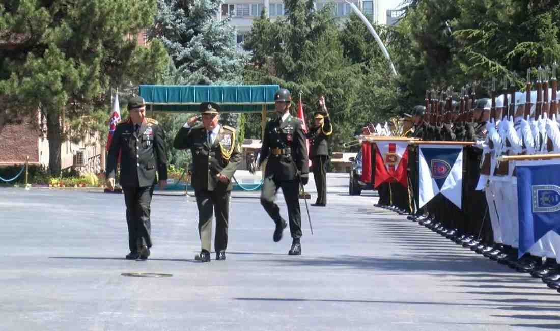 Ankara’da Resmi Törenle KarşılamaGenelkurmay Başkanı Orgeneral Metin Gürak, Slovakya Genelkurmay