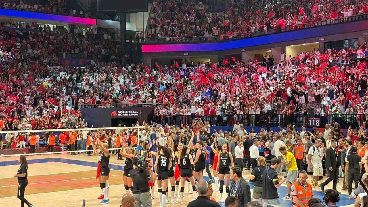 VNL’de Türkiye Rüzgarı: Güney Kore’ye 3-0’lık Net GalibiyetA Milli Kadın