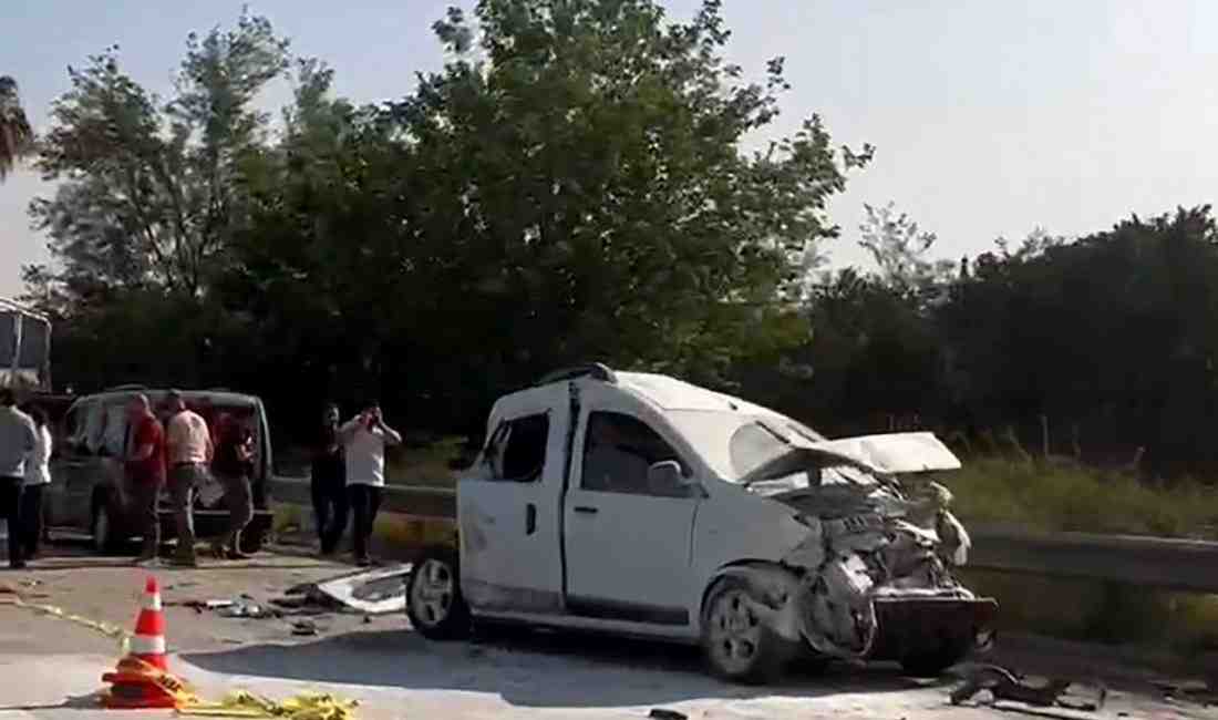 Kamyon kontrolden çıktı, 3 araca çarptıHatay’ın Erzin ilçesinde sabah saatlerinde