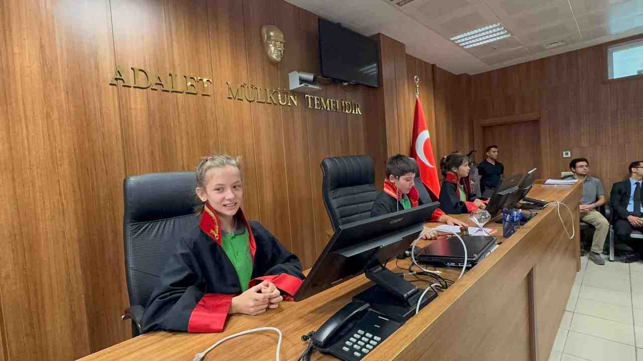 Adliyeyi Gezen Öğrenciler Hukuk Süreçlerini Yerinde ÖğrendiTekirdağ’ın Çorlu ilçesindeki Emlak