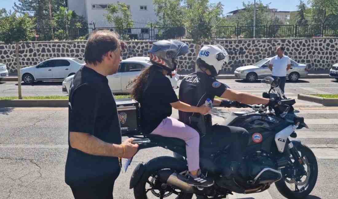 Diyarbakır’da Yükseköğretim Kurumları Sınavı’nın (YKS) ilk oturumunda, sınav yerlerini karıştıran