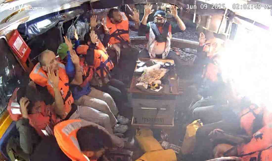 Gazze Şeridi’ne insani yardım taşıyan ve aralarında Türk vatandaşlarının da