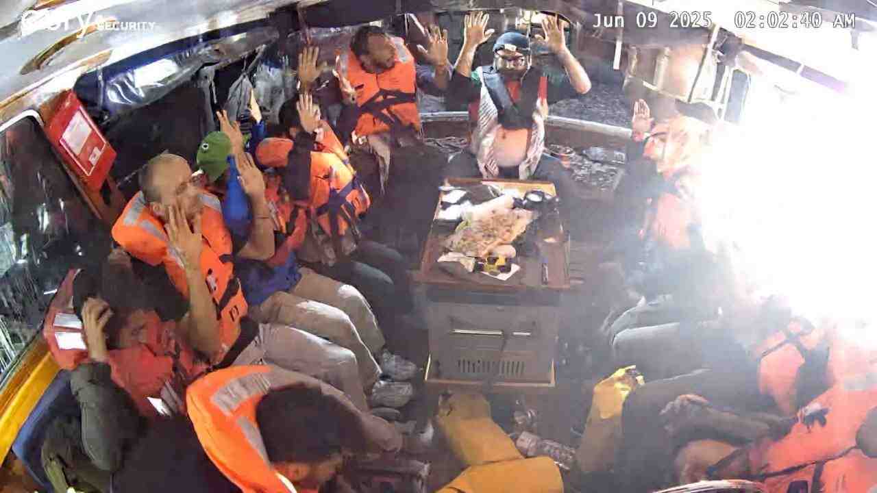 Gazze Şeridi’ne insani yardım taşıyan ve aralarında Türk vatandaşlarının da