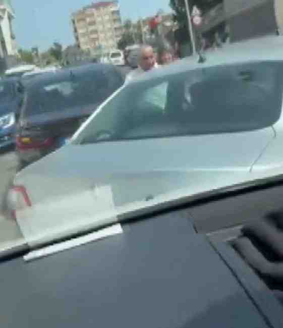 Ataşehir’de Trafikte Yol Verme Tartışması Kavgaya Dönüştü Karı Koca Sürücüye
