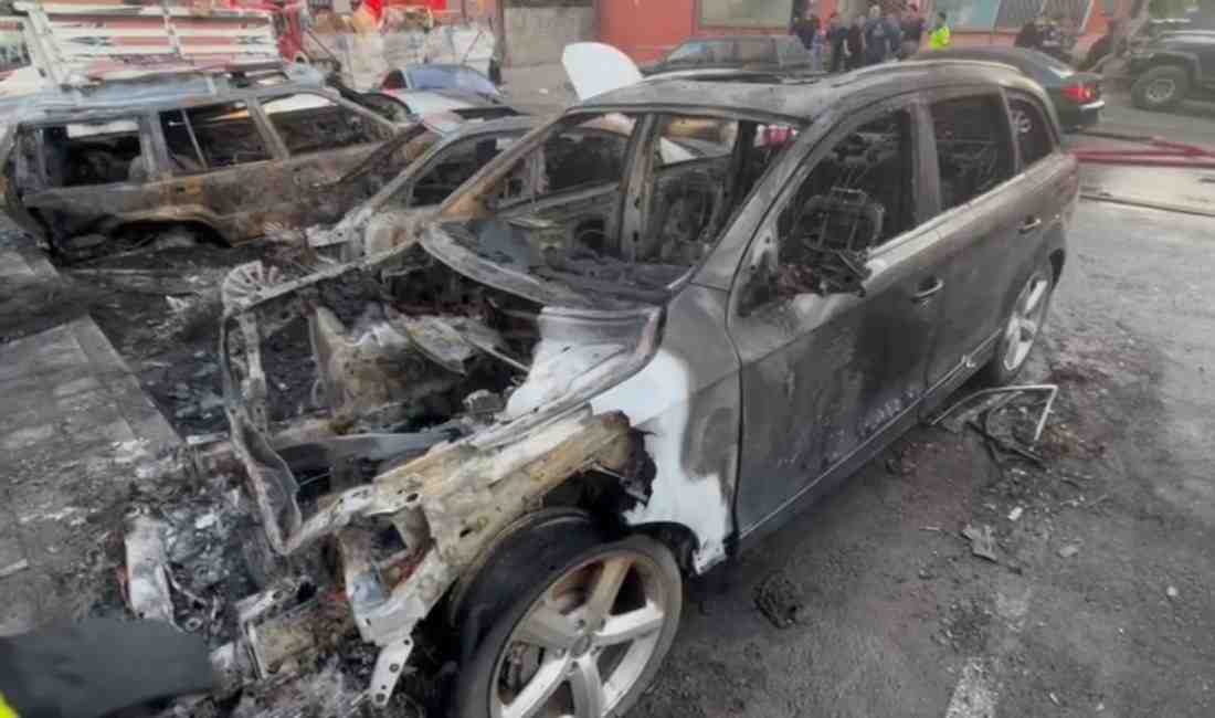 Sanayi Sitesinde Alevler Geceyi Aydınlattıİstanbul Ataşehir’de, İçerenköy Mahallesi’nde bulunan Bostancı