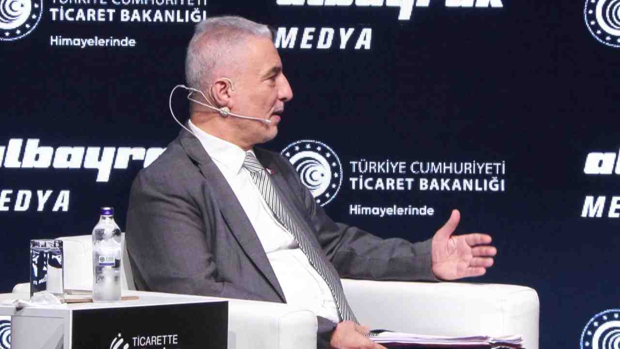 İstanbul’da düzenlenen Ticarette Türkiye Yüzyılı Zirvesi’ne katılan Ticaret Bakanı Ömer