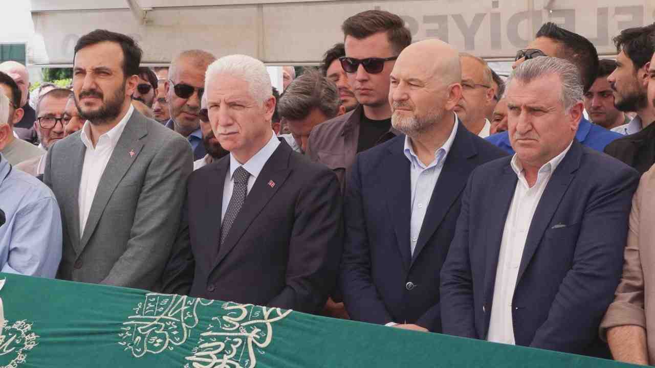 Sanat ve Siyaset Dünyası Cenazede BuluştuÇocuklara yönelik tiyatro çalışmalarıyla tanınan