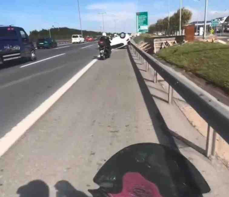 Direksiyon Hakimiyetini Kaybetti, Araç Takla Attı İstanbul’un Sancaktepe ilçesinde Samandıra