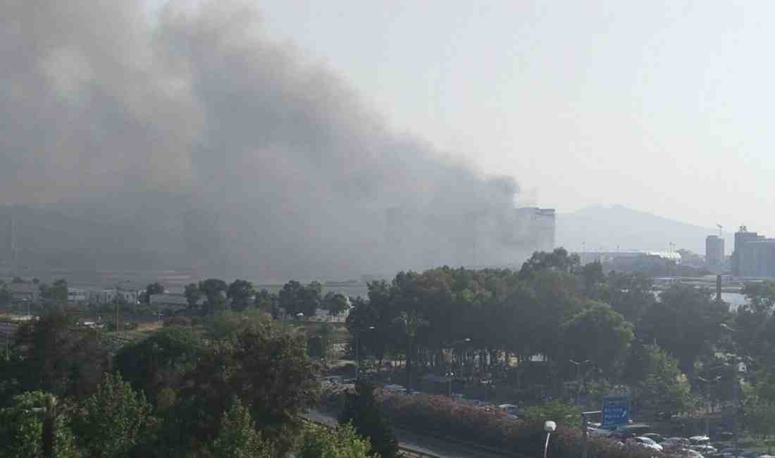Alsancak’ta Korkutan Yangınlar Zinciri  Konak ilçesi Alsancak semtinde, atıl durumdaki