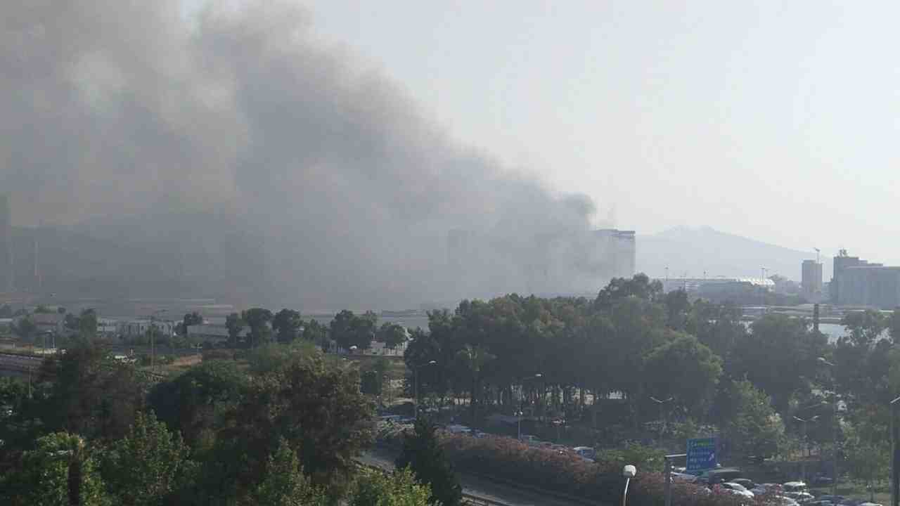 Alsancak’ta Korkutan Yangınlar Zinciri  Konak ilçesi Alsancak semtinde, atıl durumdaki