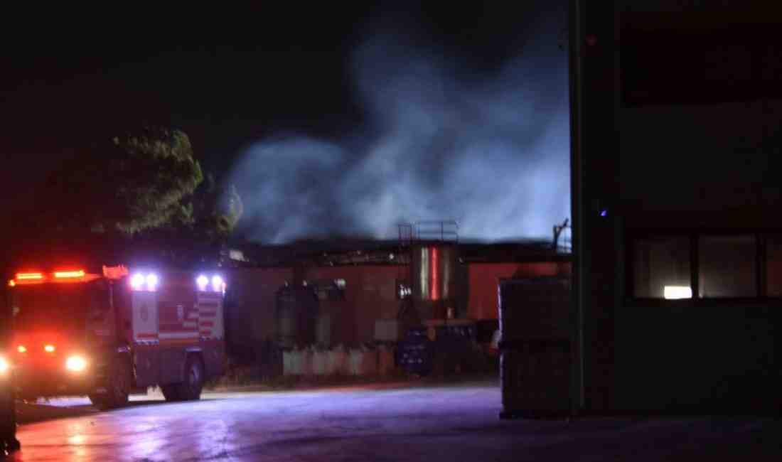 İzmir’in Kemalpaşa ilçesinde bulunan bir kimya fabrikasında gece saatlerinde çıkan