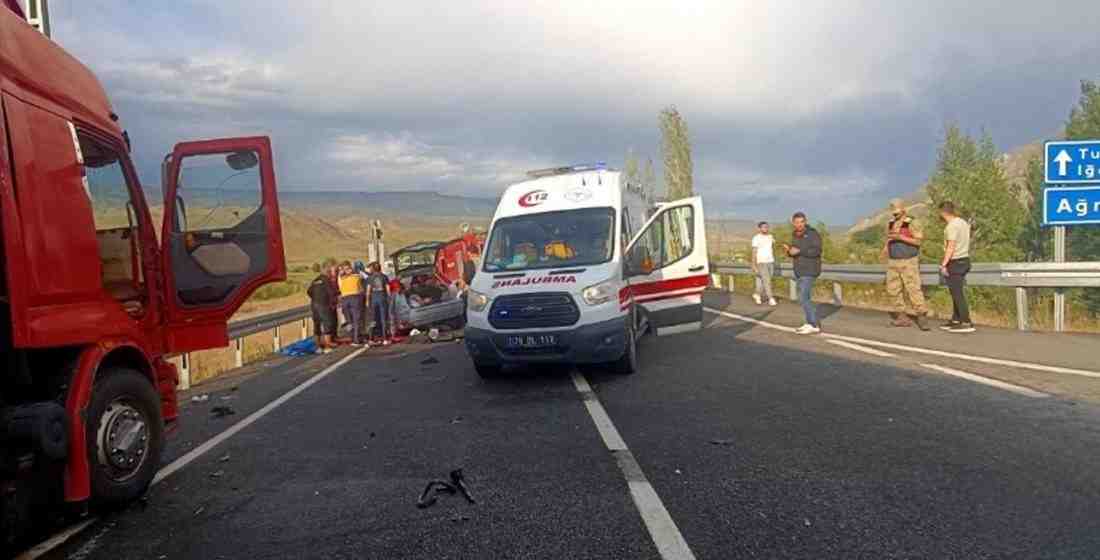 Kaza Ağrı Yolu Kavşağında Meydana GeldiKars’ın Kağızman ilçesinde, TIR ile
