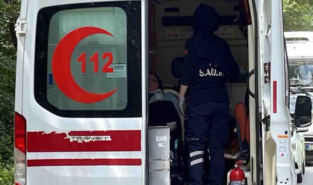 Akmeşe Yolunda Kaza: Yaralılar Hastaneye Kaldırıldı Kocaeli’nin Kartepe ilçesinde meydana