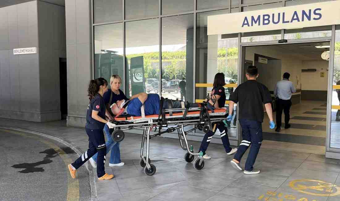 Kontrolden Çıkan Araç Ağaca ÇarptıKocaeli’nin Kandıra ilçesinde meydana gelen trafik