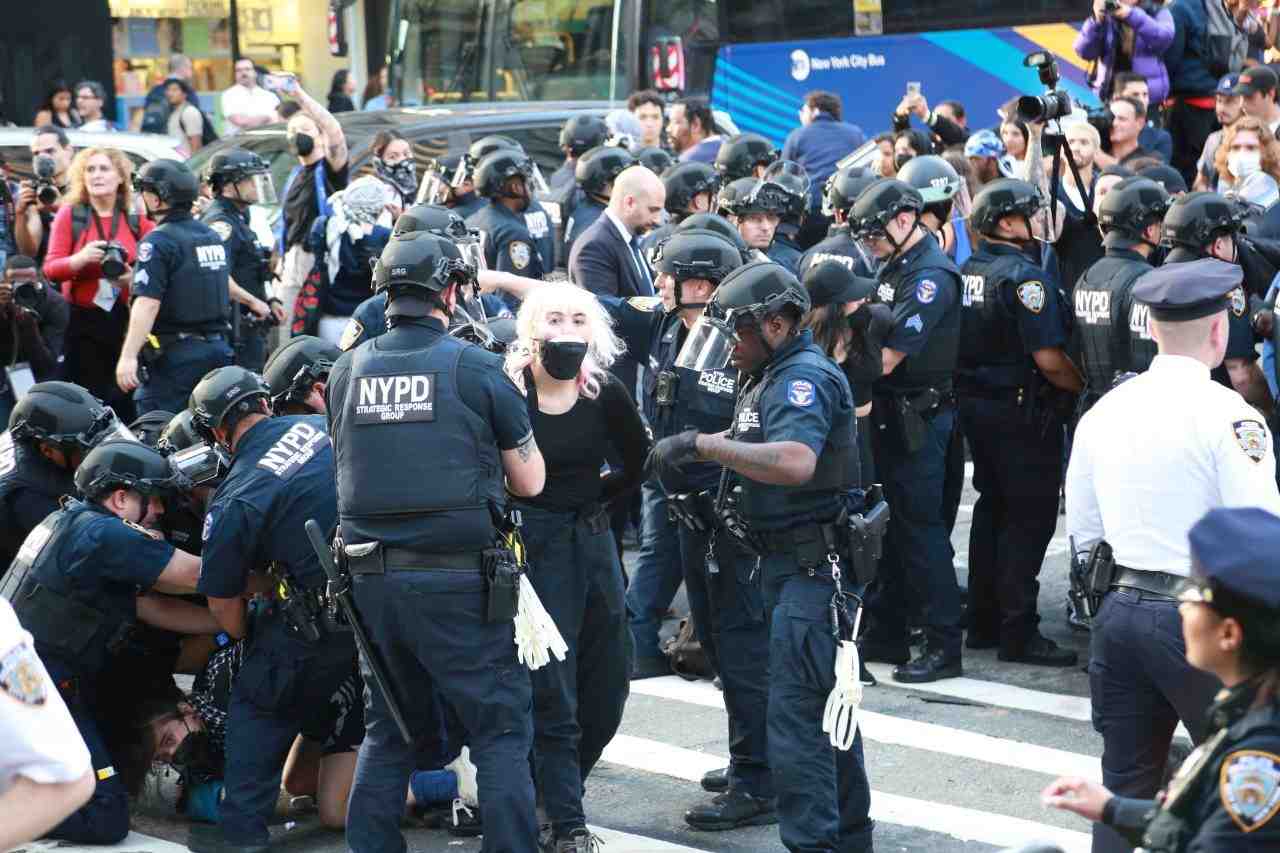 ICE Politikalarına Karşı Binler Sokağa İndi ABD’nin New York kentinde
