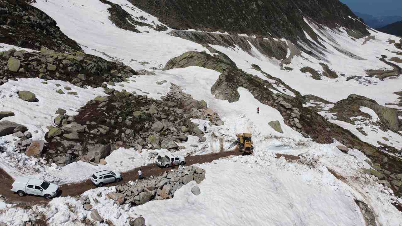 Rize’de İl Özel İdaresi ekipleri, yaz ayları yaklaşırken yaylalara göç
