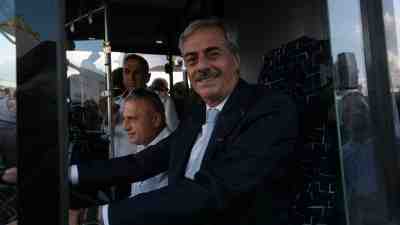 Sakarya Büyükşehir Belediyesi’nin kendi öz kaynaklarıyla hayata geçirdiği metrobüs projesinin