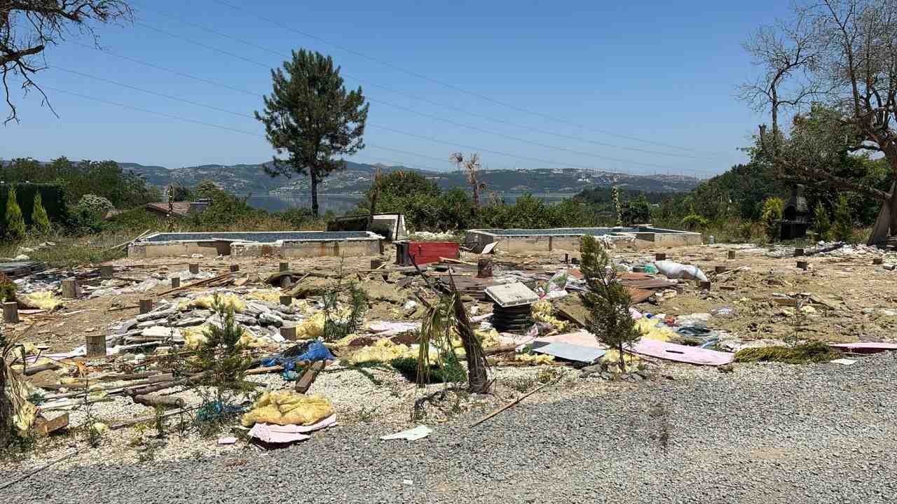 Sakarya’nın Sapanca ilçesinde, nisan ayında bungalov kiralayan bir ailenin, kaldıkları