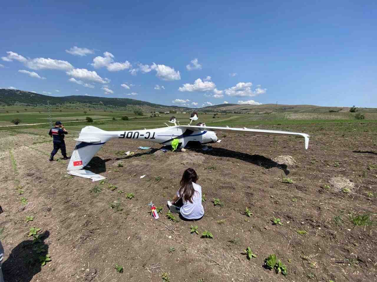 Bilecik’te Eğitim Uçağı Zorunlu İniş Yaptı: Pilot Yaralı Kurtuldu Bilecik’in