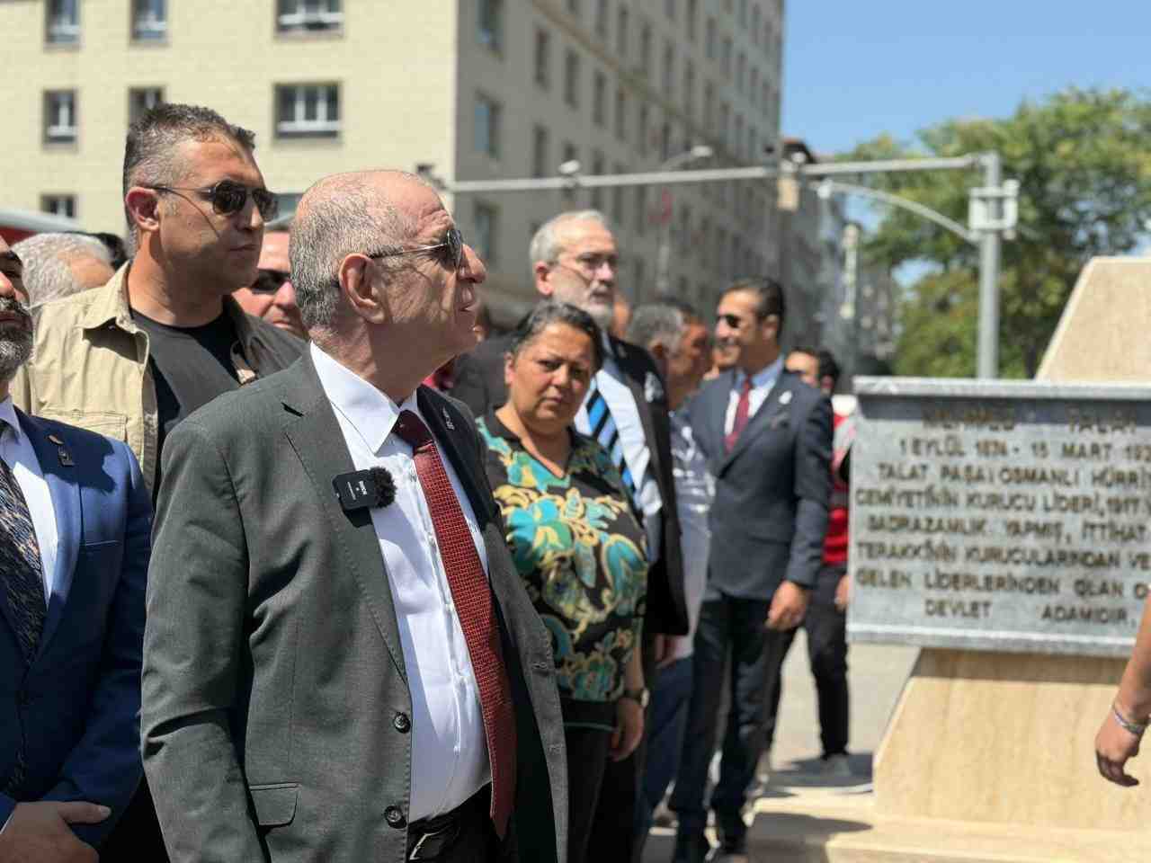 Zafer Partisi Lideri, Talat Paşa’nın Anıtı Önünde Fatiha Okudu Zafer