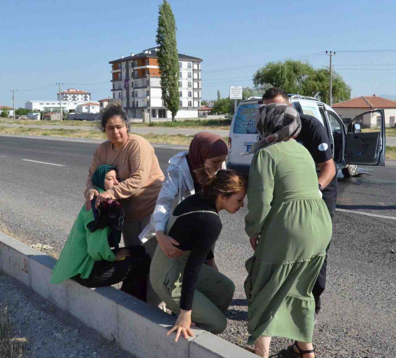 AYT Günü Acıya Dönüştü: Sınava Giden Öğrencilerin Araçları ÇarpıştıAksaray’da, Yükseköğretim