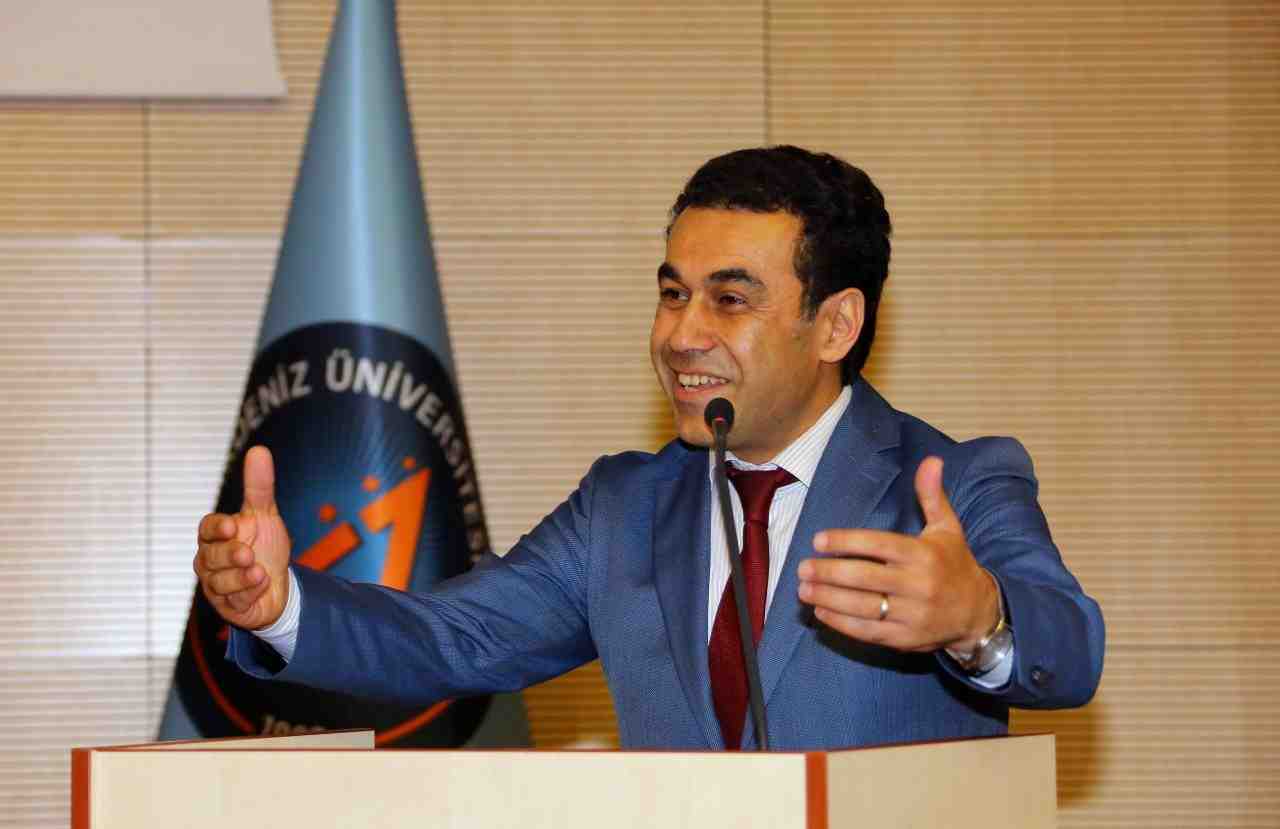 Akdeniz Üniversitesi’nin eski rektör yardımcısı ve uzun yıllar Hukuk Fakültesi